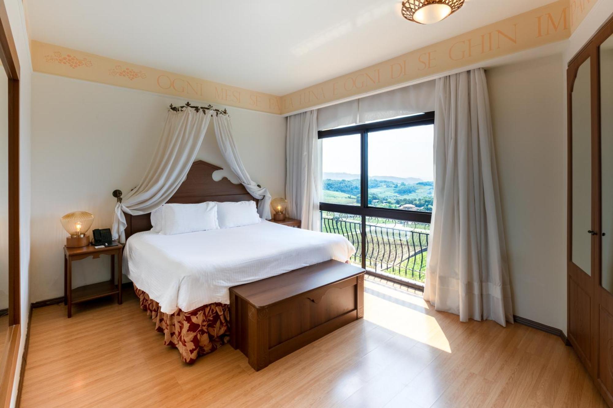 Spa Do Vinho Condominio Vitivinicola Bento Gonçalves Exteriör bild A bedroom at the hotel