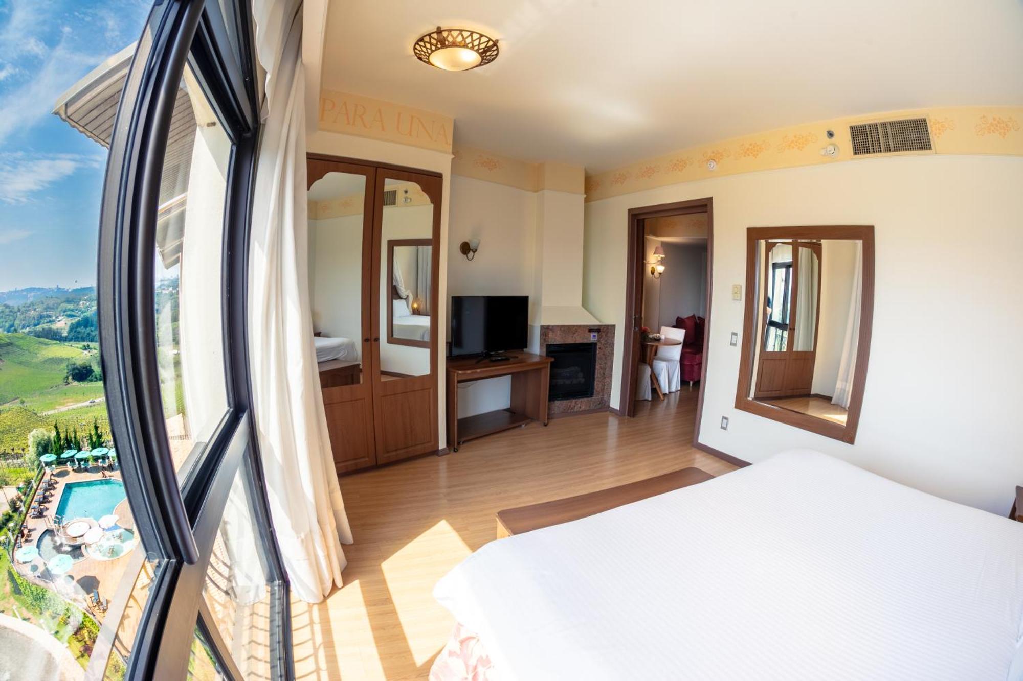 Spa Do Vinho Condominio Vitivinicola Bento Gonçalves Exteriör bild A room at the hotel