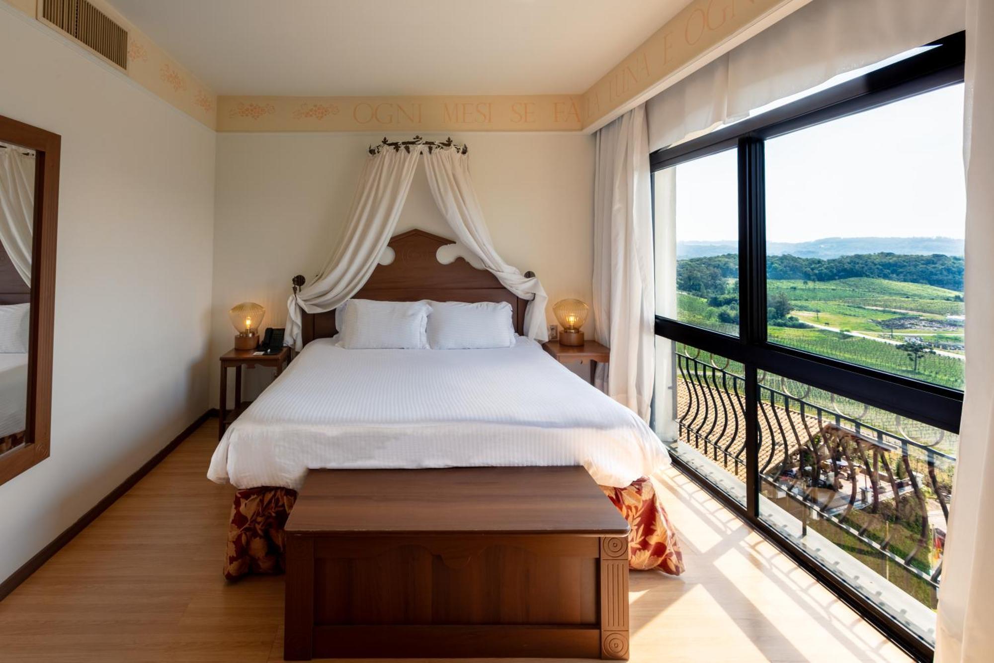 Spa Do Vinho Condominio Vitivinicola Bento Gonçalves Exteriör bild A bedroom at the hotel