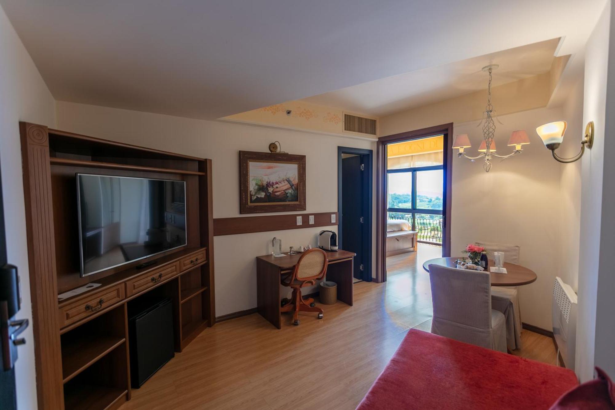 Spa Do Vinho Condominio Vitivinicola Bento Gonçalves Exteriör bild A suite at the hotel