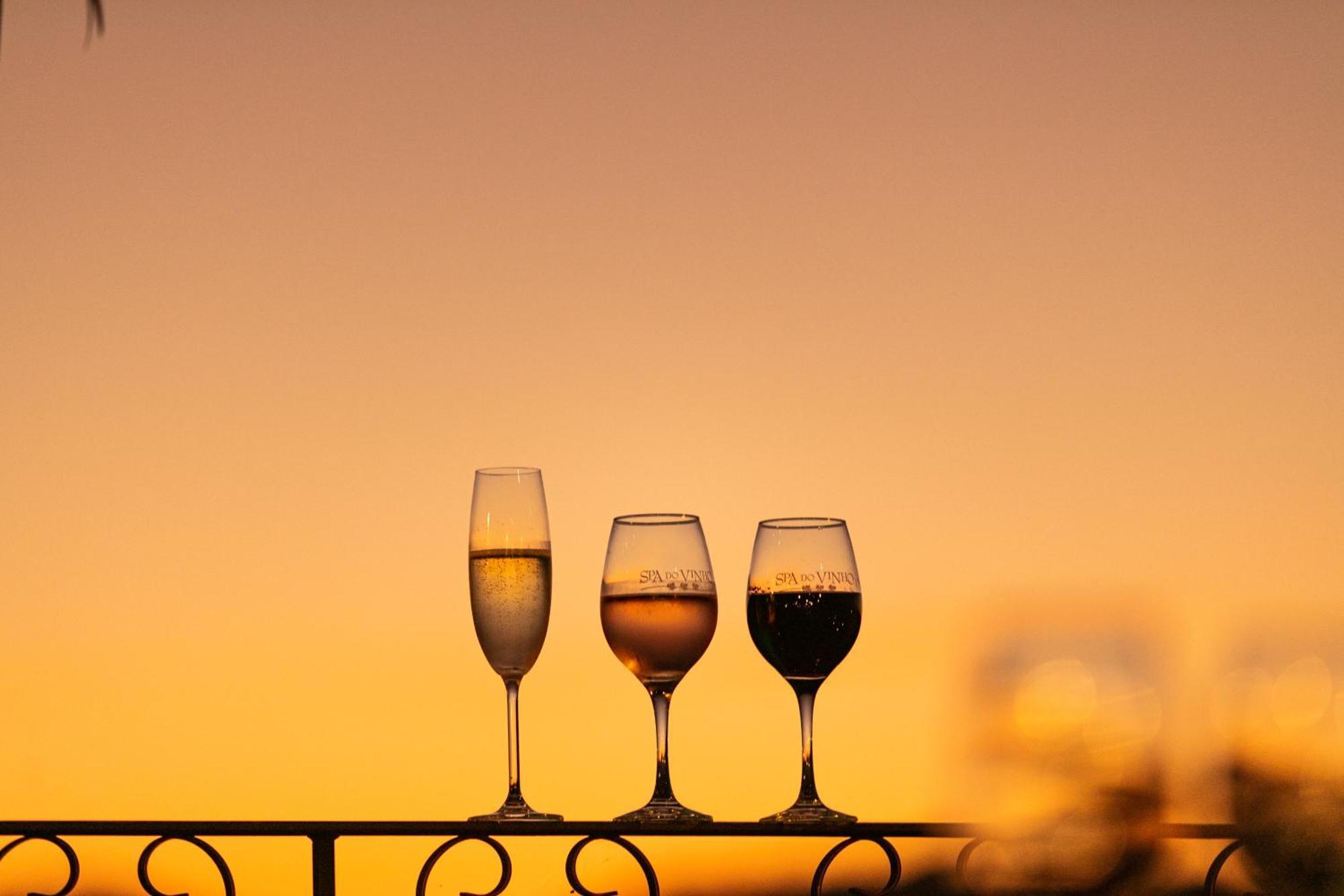 Spa Do Vinho Condominio Vitivinicola Bento Gonçalves Exteriör bild Glasses of sherry