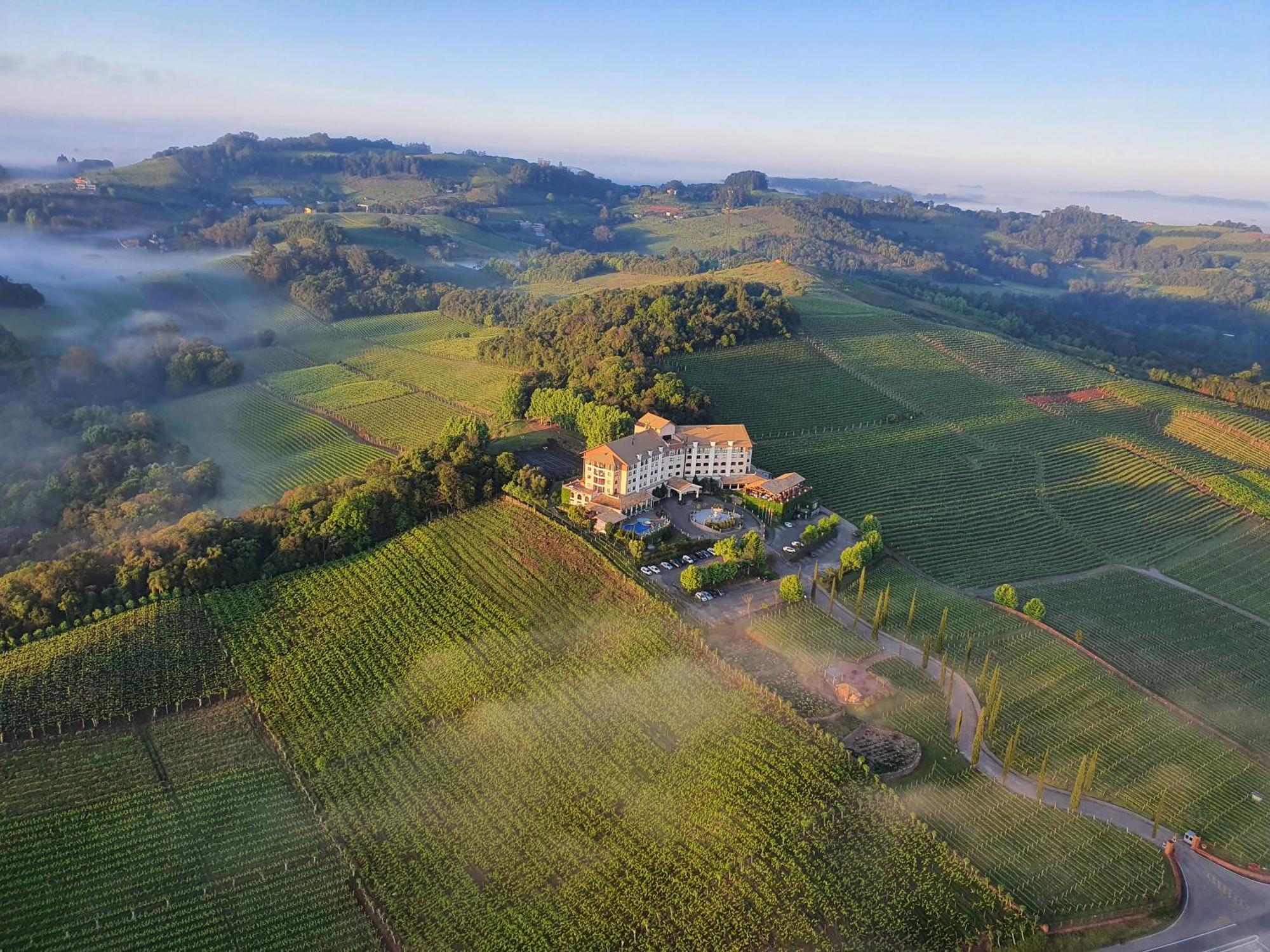 Spa Do Vinho Condominio Vitivinicola Bento Gonçalves Exteriör bild Aerial view of the winery